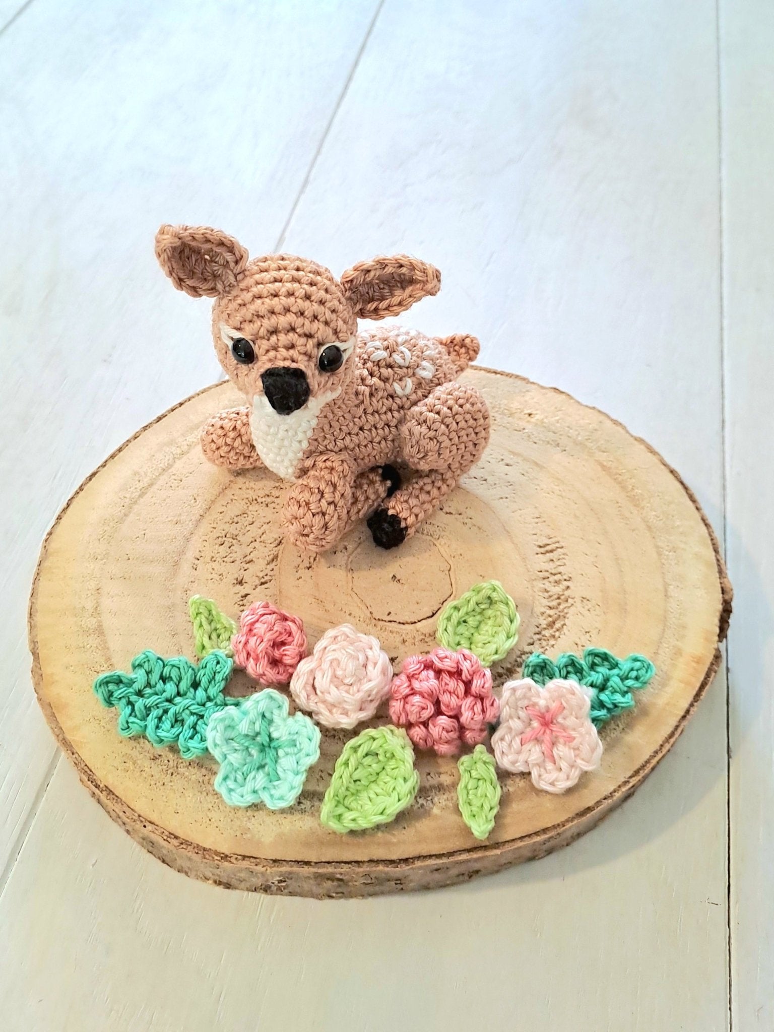 Baby deer with flowers nursery decoration - Crochet on a tree