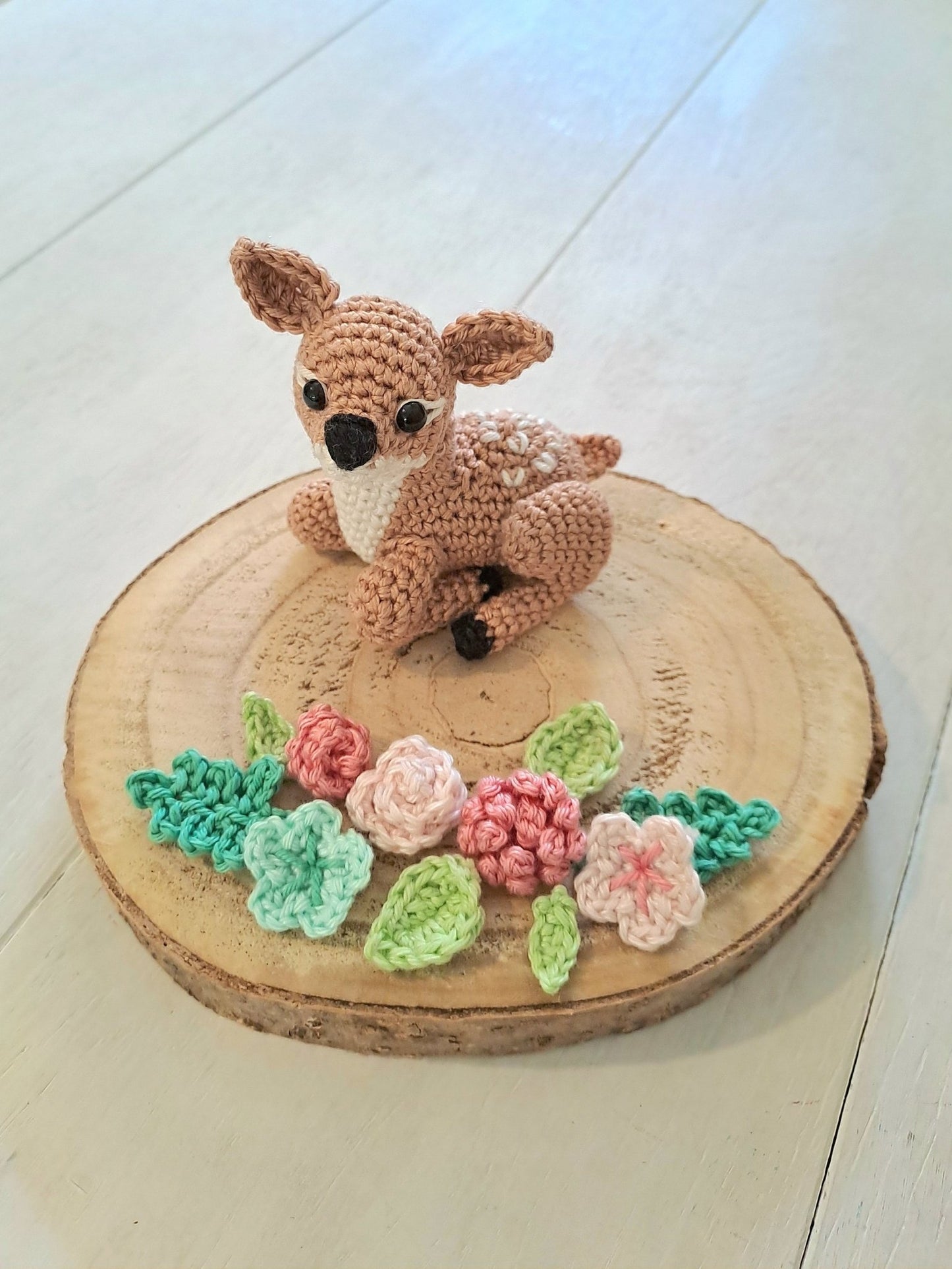 Baby deer with flowers nursery decoration - Crochet on a tree