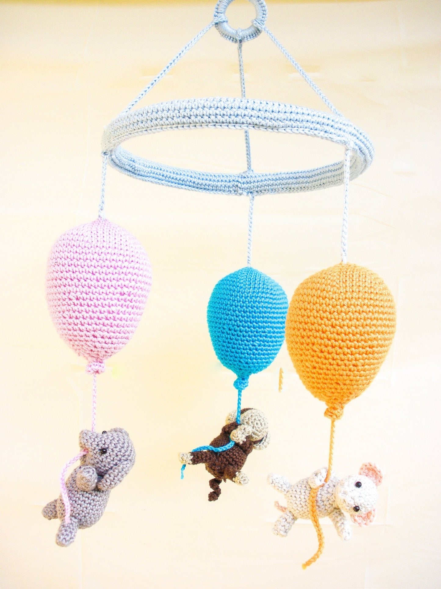 Balloons crib mobile - Crochet on a tree