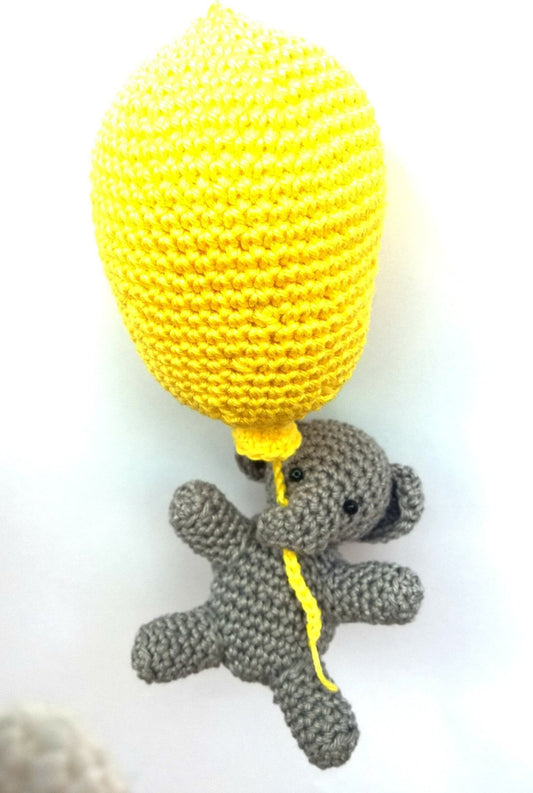 Crochet Elephant with balloon - Crochet on a tree