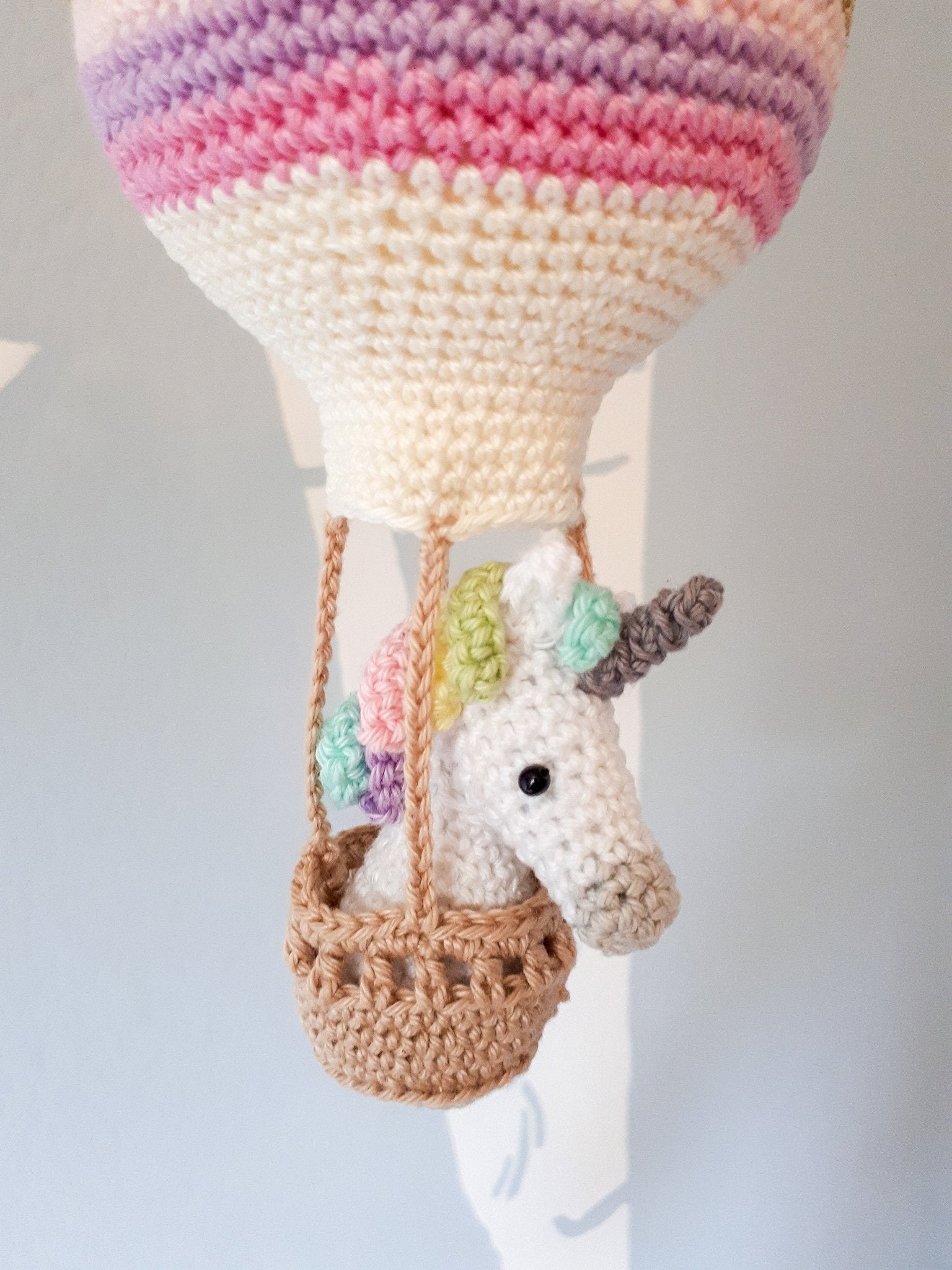 Crochet pattern amigurumi unicorn in a hot air balloon - Crochet on a tree