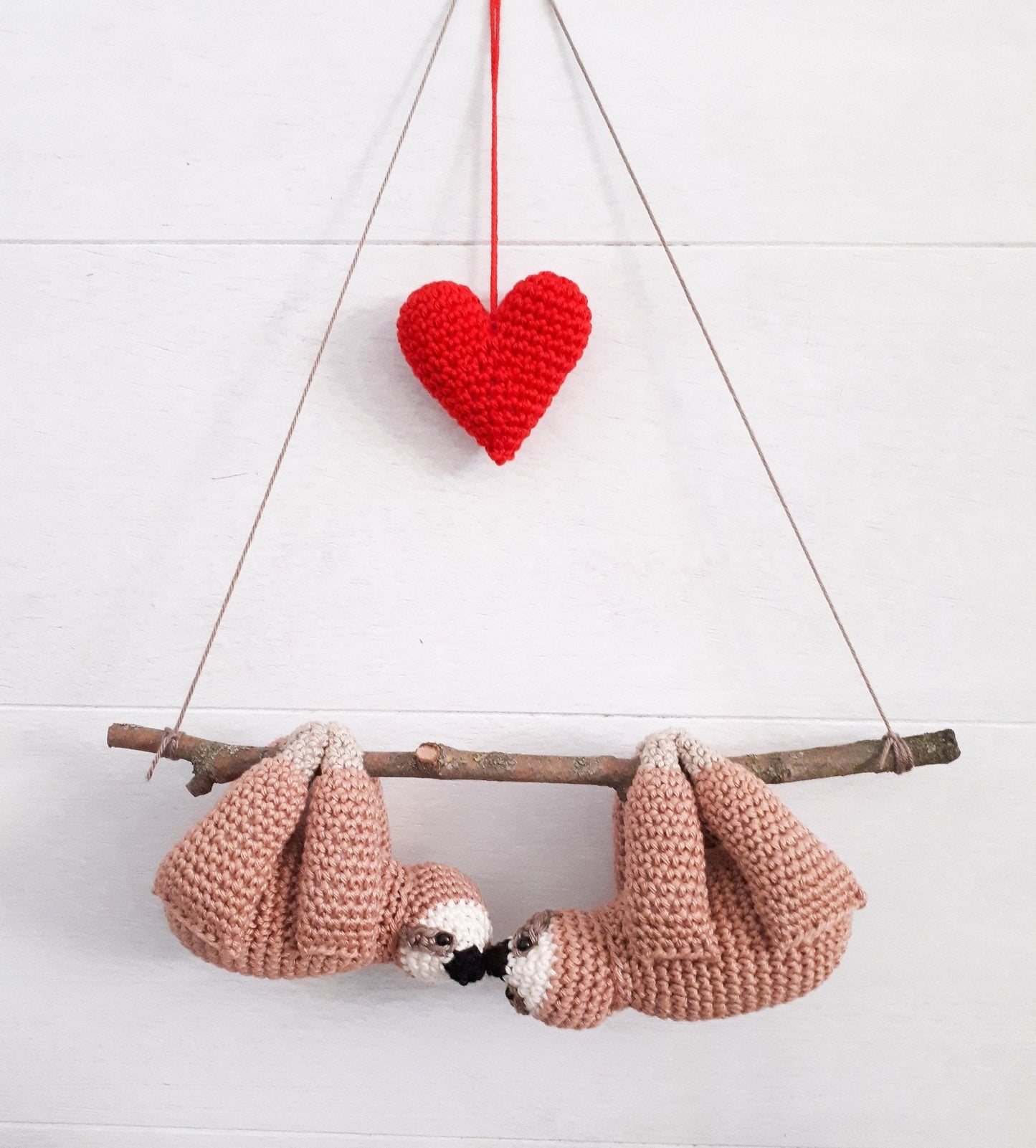 Crochet sloth couple wall hanging, cute Valentine's day gift - Crochet on a tree