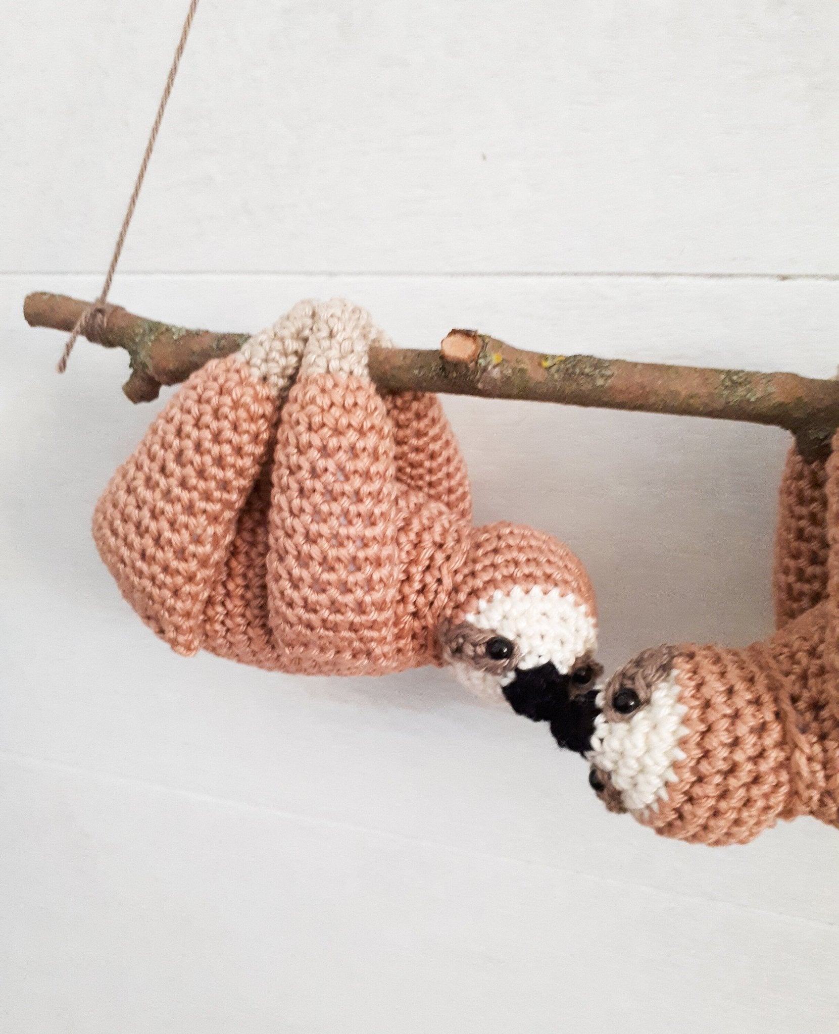 Crochet sloth couple wall hanging, cute Valentine's day gift - Crochet on a tree