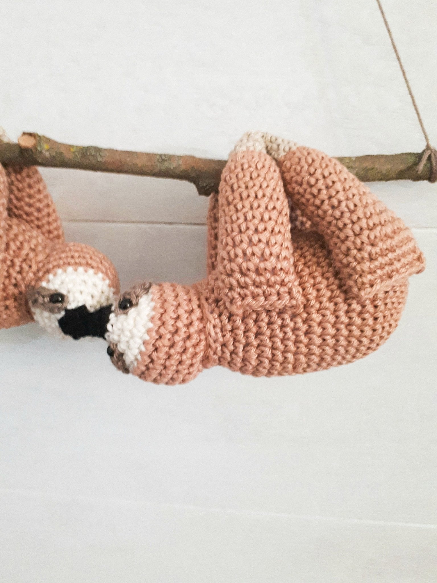 Crochet sloth couple wall hanging, cute Valentine's day gift - Crochet on a tree