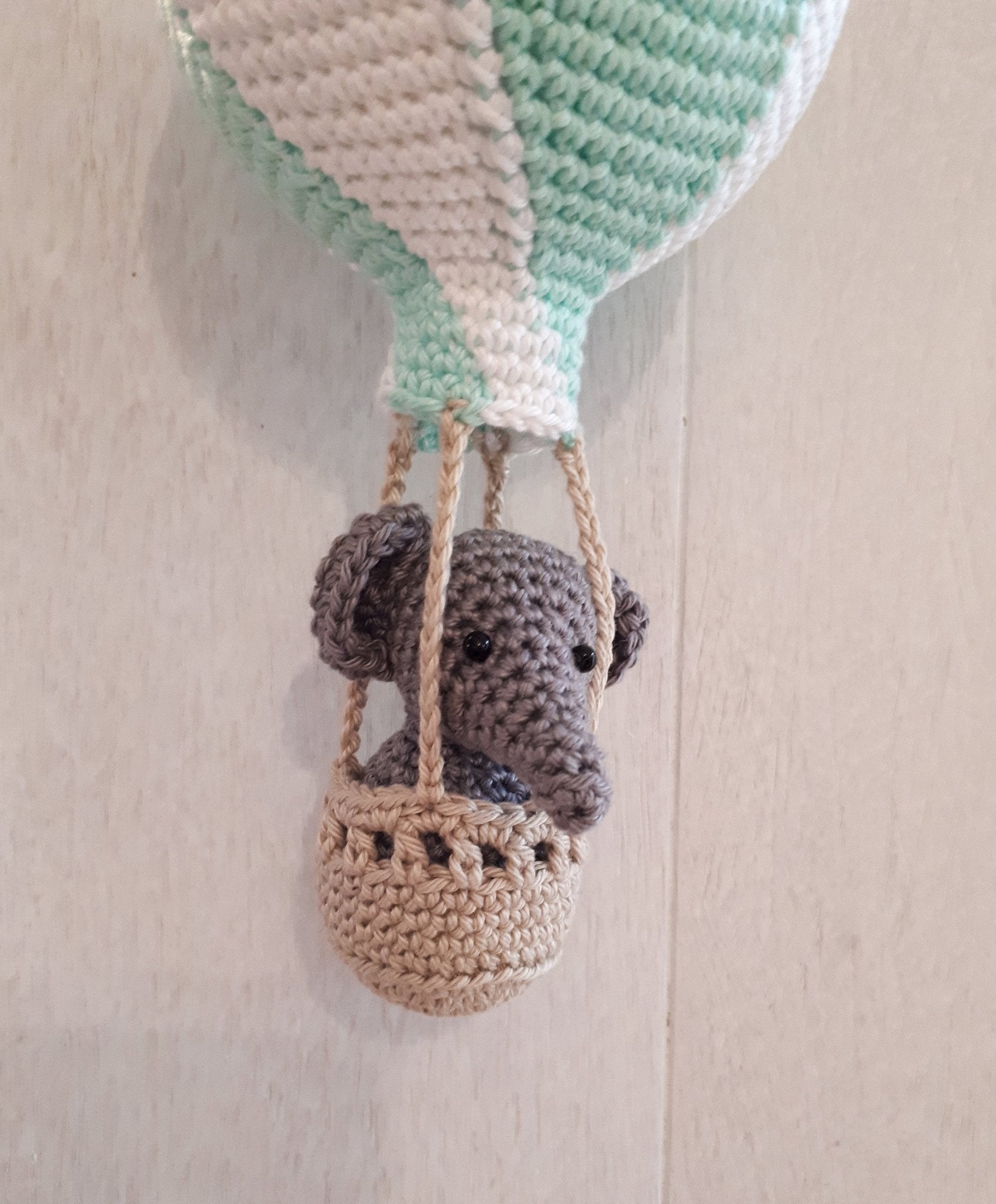 Elephant in hot air balloon crochet pattern - Crochet on a tree