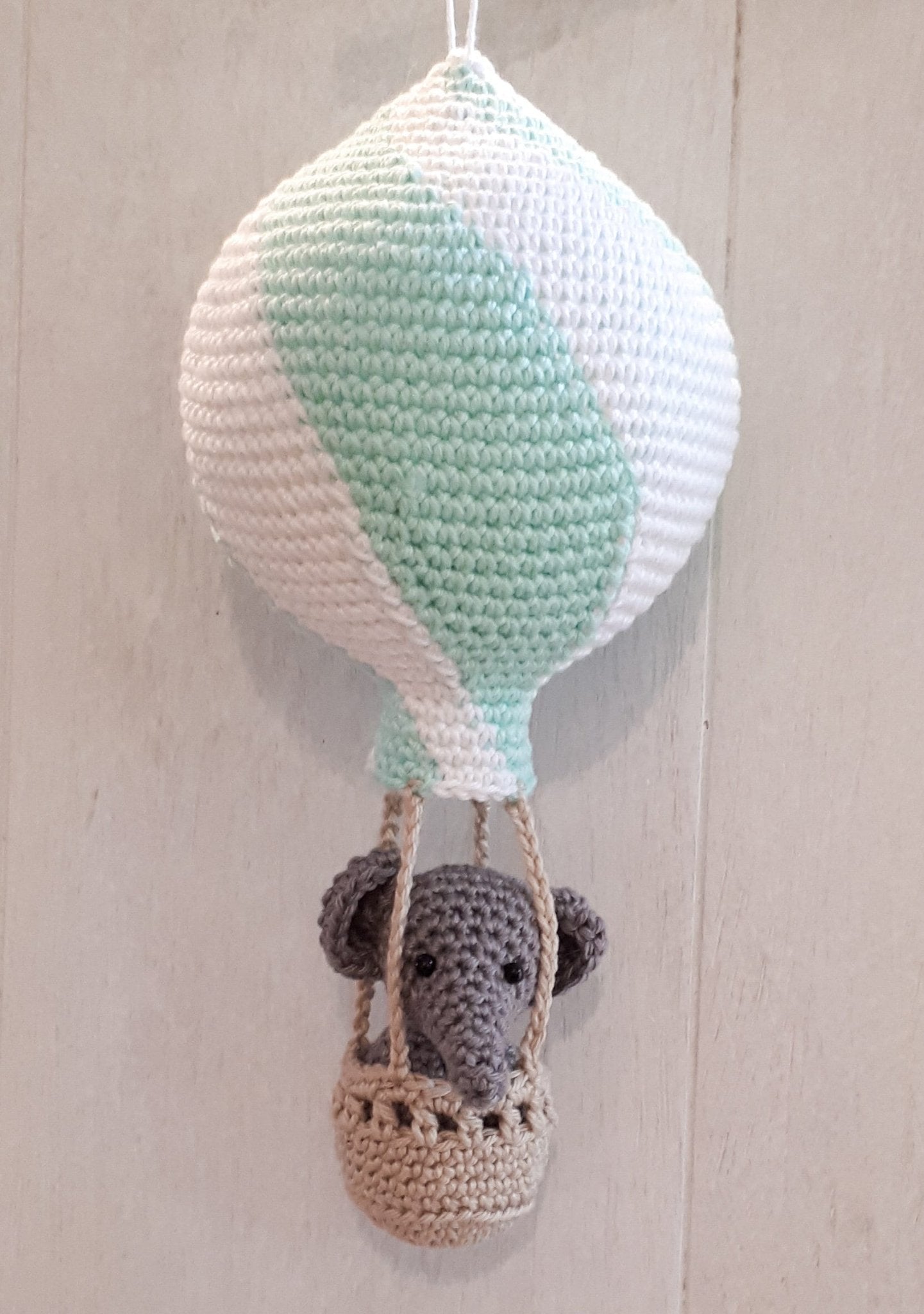 Elephant in hot air balloon crochet pattern - Crochet on a tree