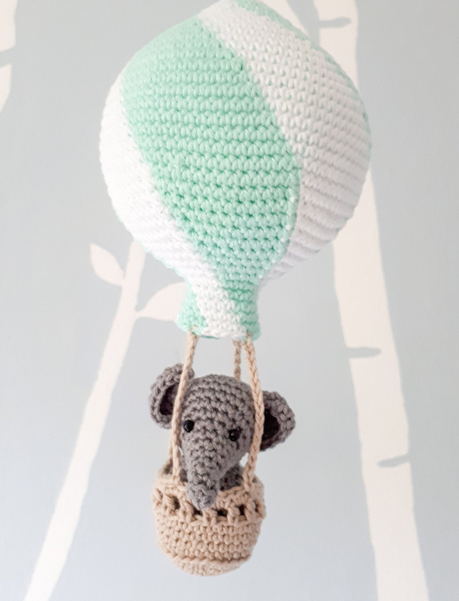 Elephant in hot air balloon crochet pattern - Crochet on a tree