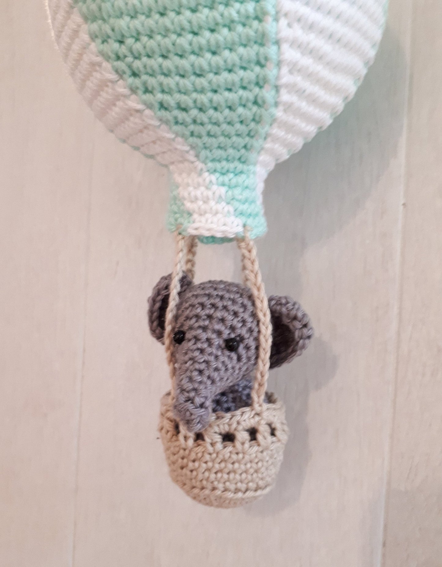 Elephant in hot air balloon crochet pattern - Crochet on a tree