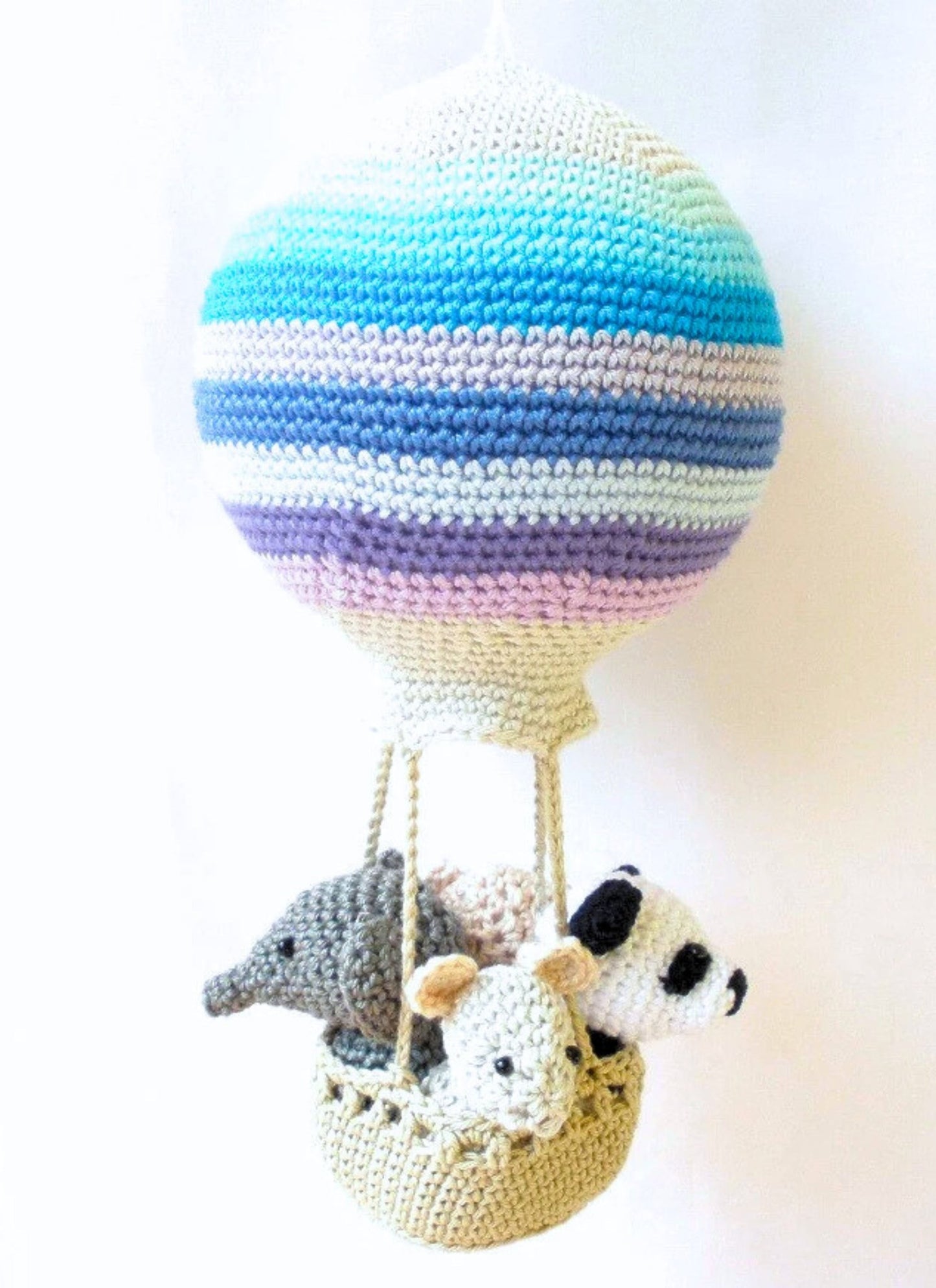 Hot air balloon decoration with crochet animals - Crochet on a tree