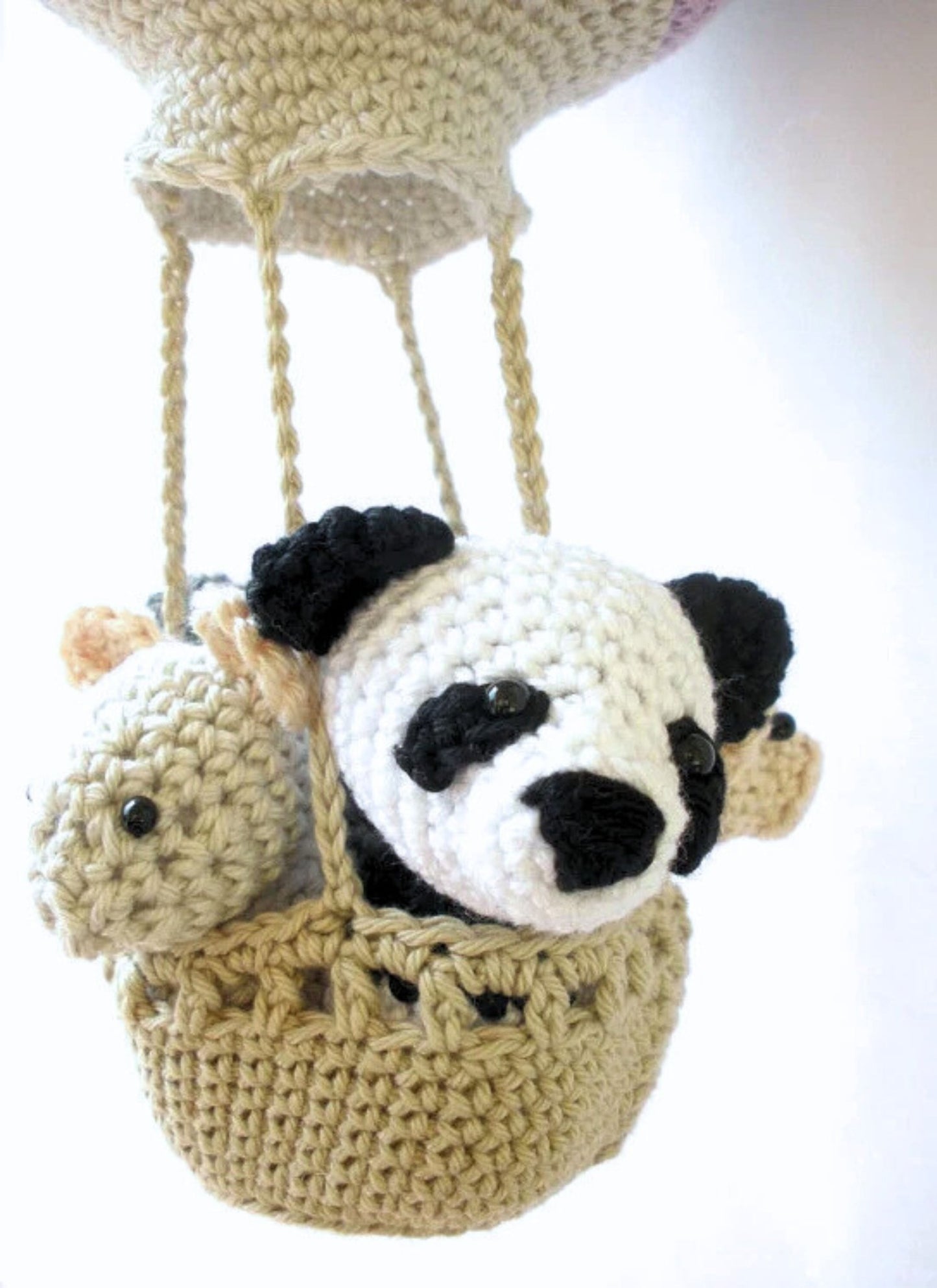 Hot air balloon decoration with crochet animals - Crochet on a tree