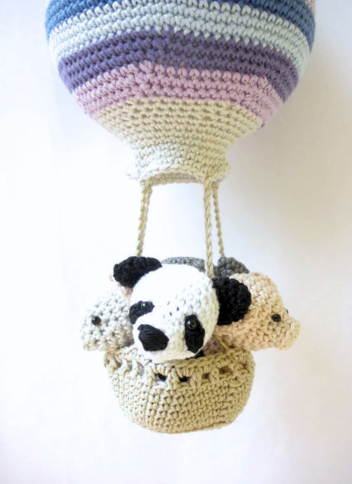 Hot air balloon decoration with crochet animals - Crochet on a tree