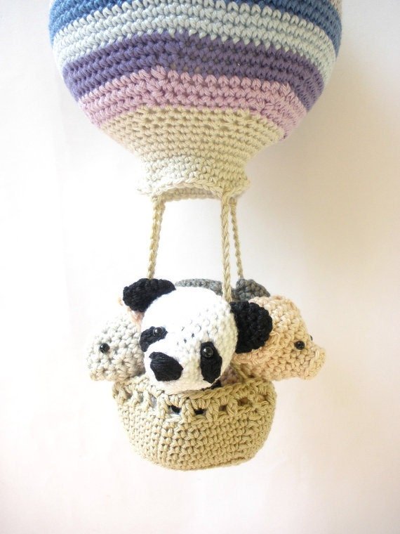 Hot air balloon decoration with crochet animals - Crochet on a tree