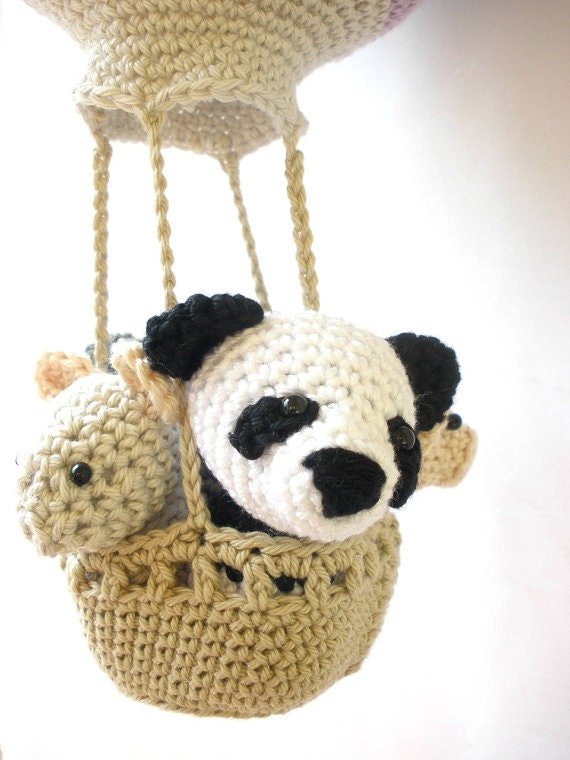 Hot air balloon decoration with crochet animals - Crochet on a tree