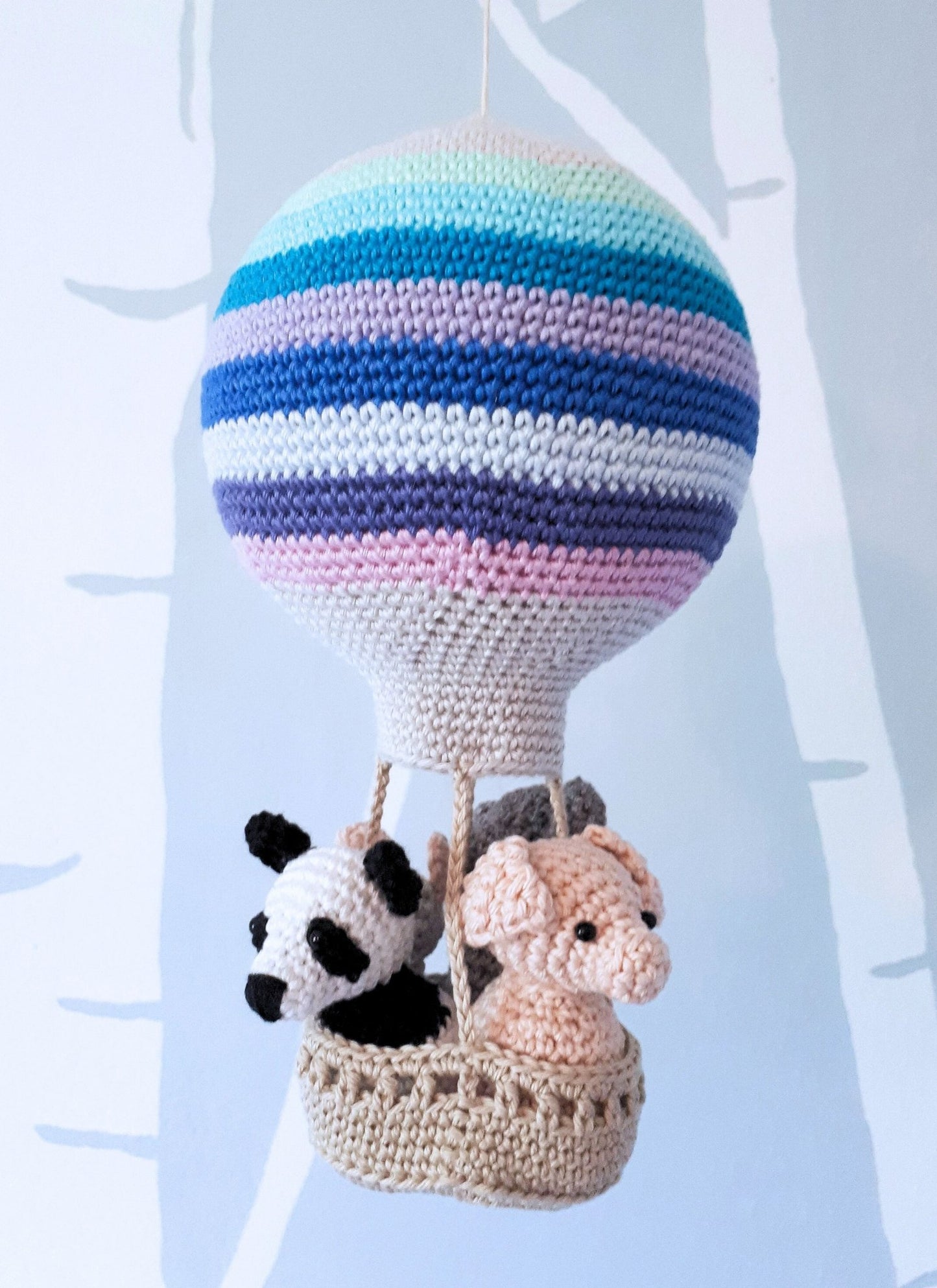 Hot air balloon decoration with crochet animals - Crochet on a tree