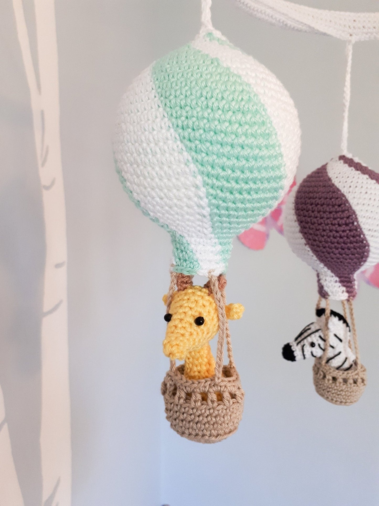 Hot air balloon mobile with crochet animals - Crochet on a tree