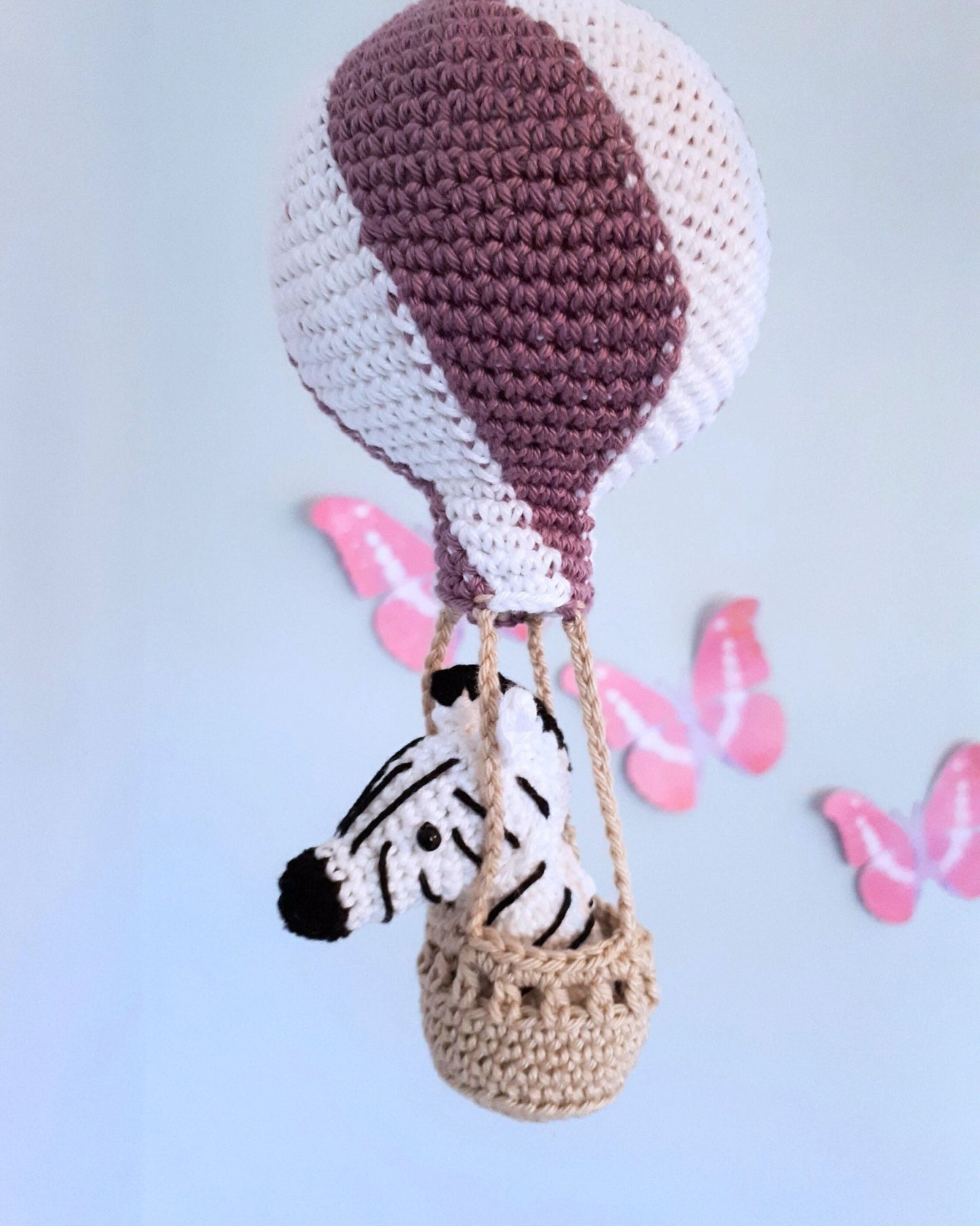 Hot air balloon mobile with crochet animals - Crochet on a tree