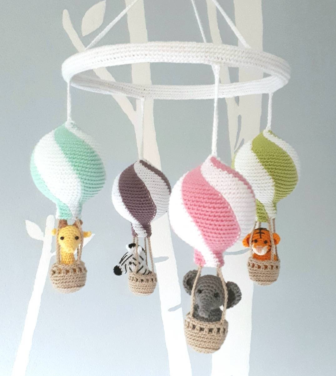 Hot air balloon mobile with crochet animals - Crochet on a tree