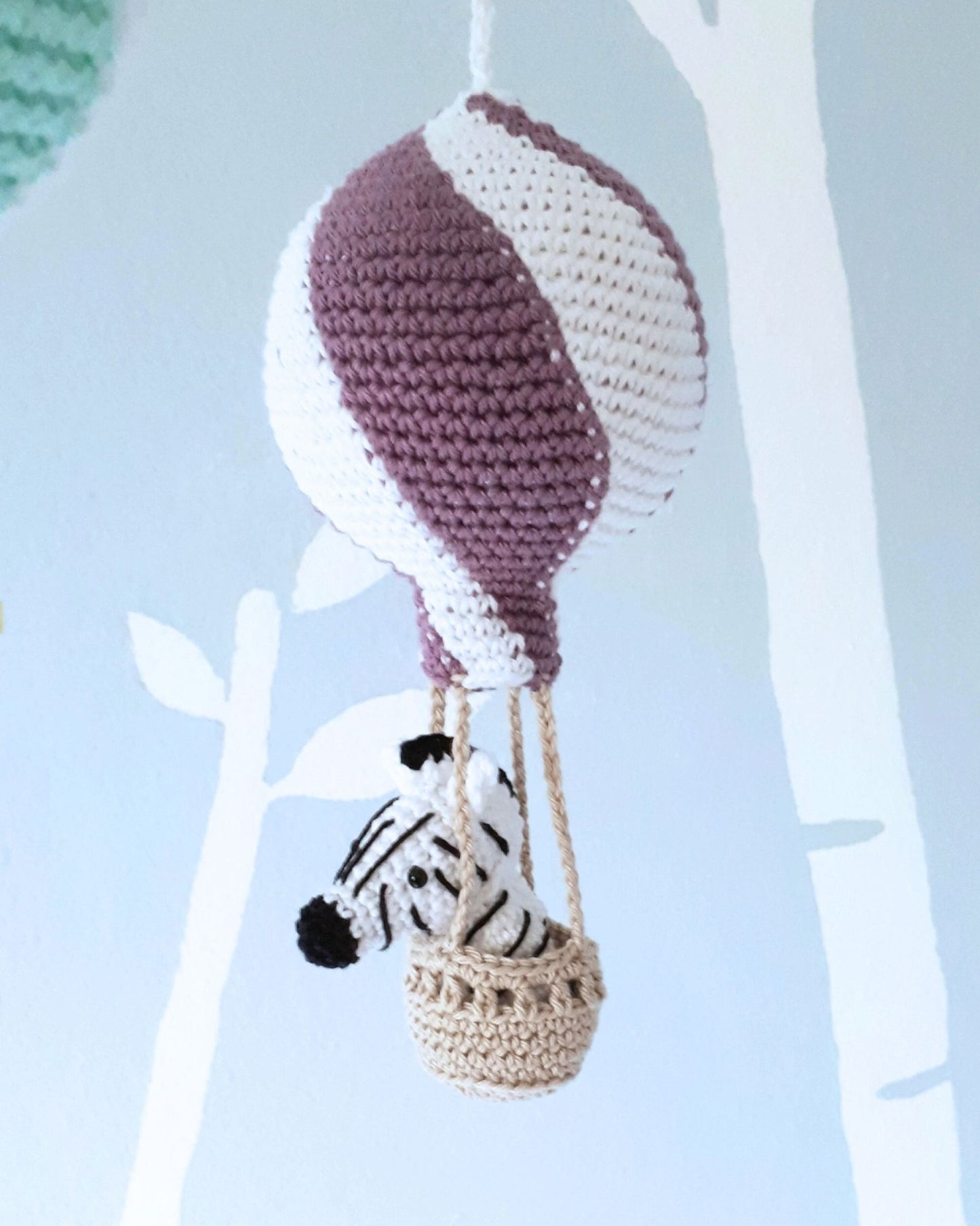 Hot air balloon mobile with crochet animals - Crochet on a tree