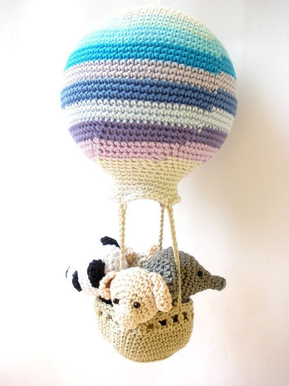 Hot air balloon with animals crochet pattern - Crochet on a tree