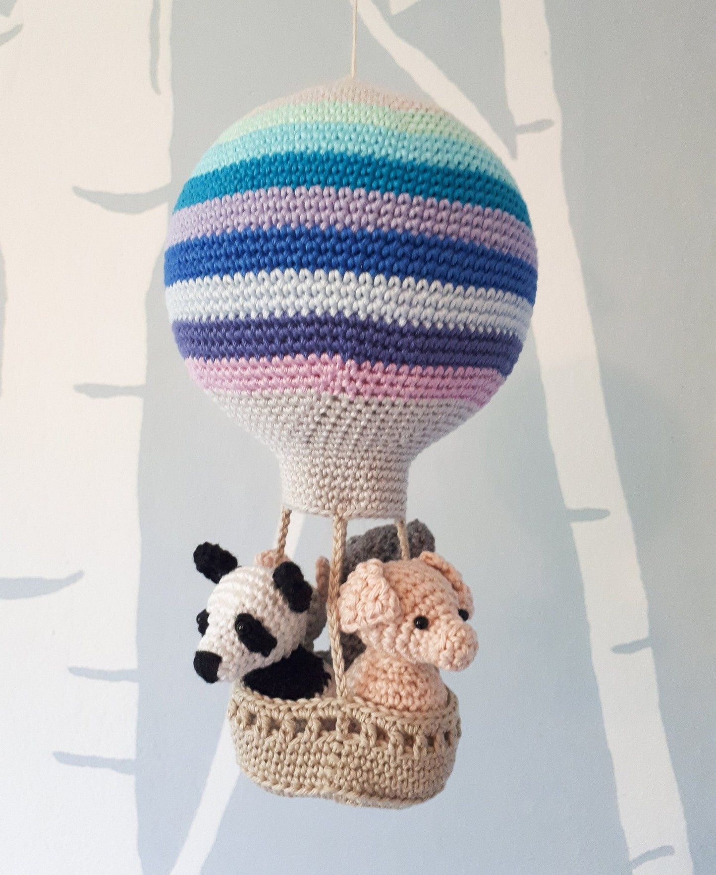 Hot air balloon with animals crochet pattern - Crochet on a tree