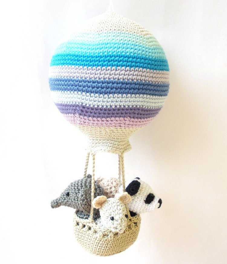 Hot air balloon with animals crochet pattern - Crochet on a tree