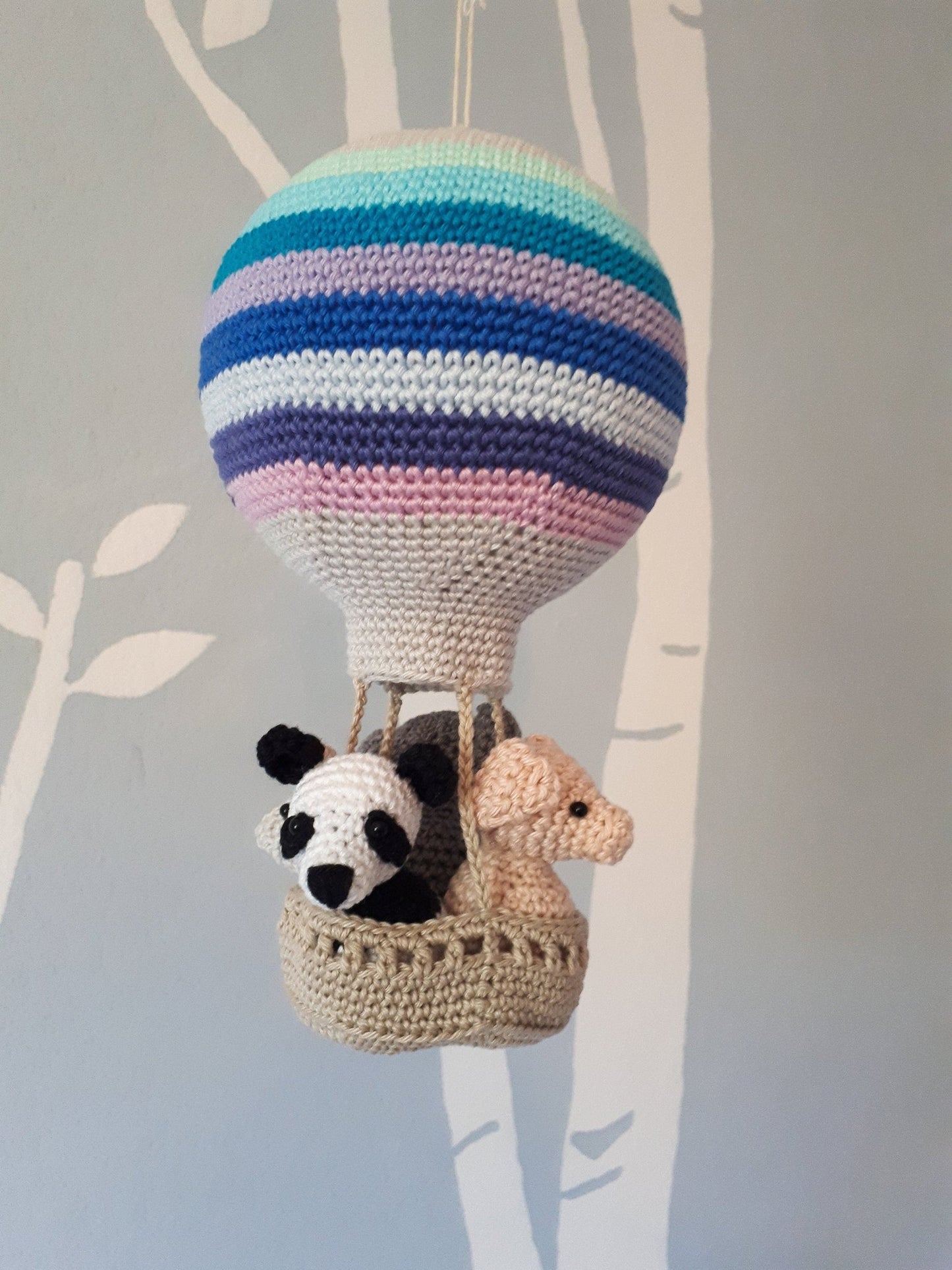 Hot air balloon with animals crochet pattern - Crochet on a tree