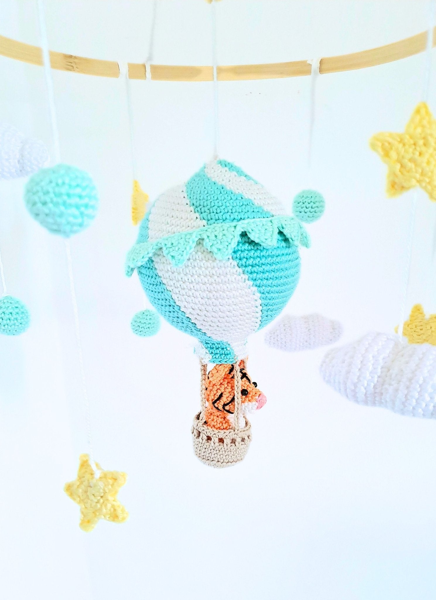 Hot air balloon with tiger baby mobile crochet pattern - Crochet on a tree