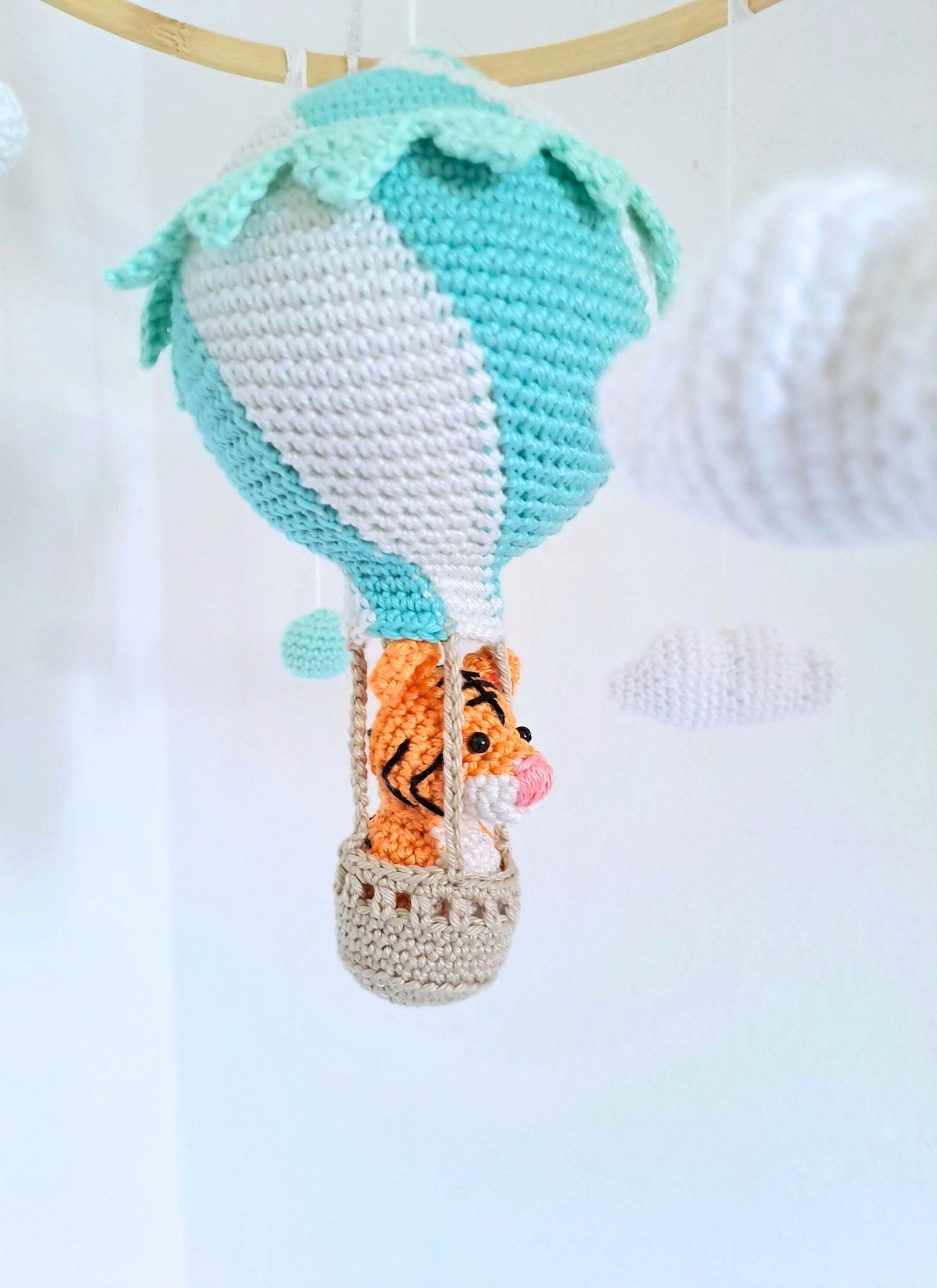 Hot air balloon with tiger baby mobile crochet pattern - Crochet on a tree