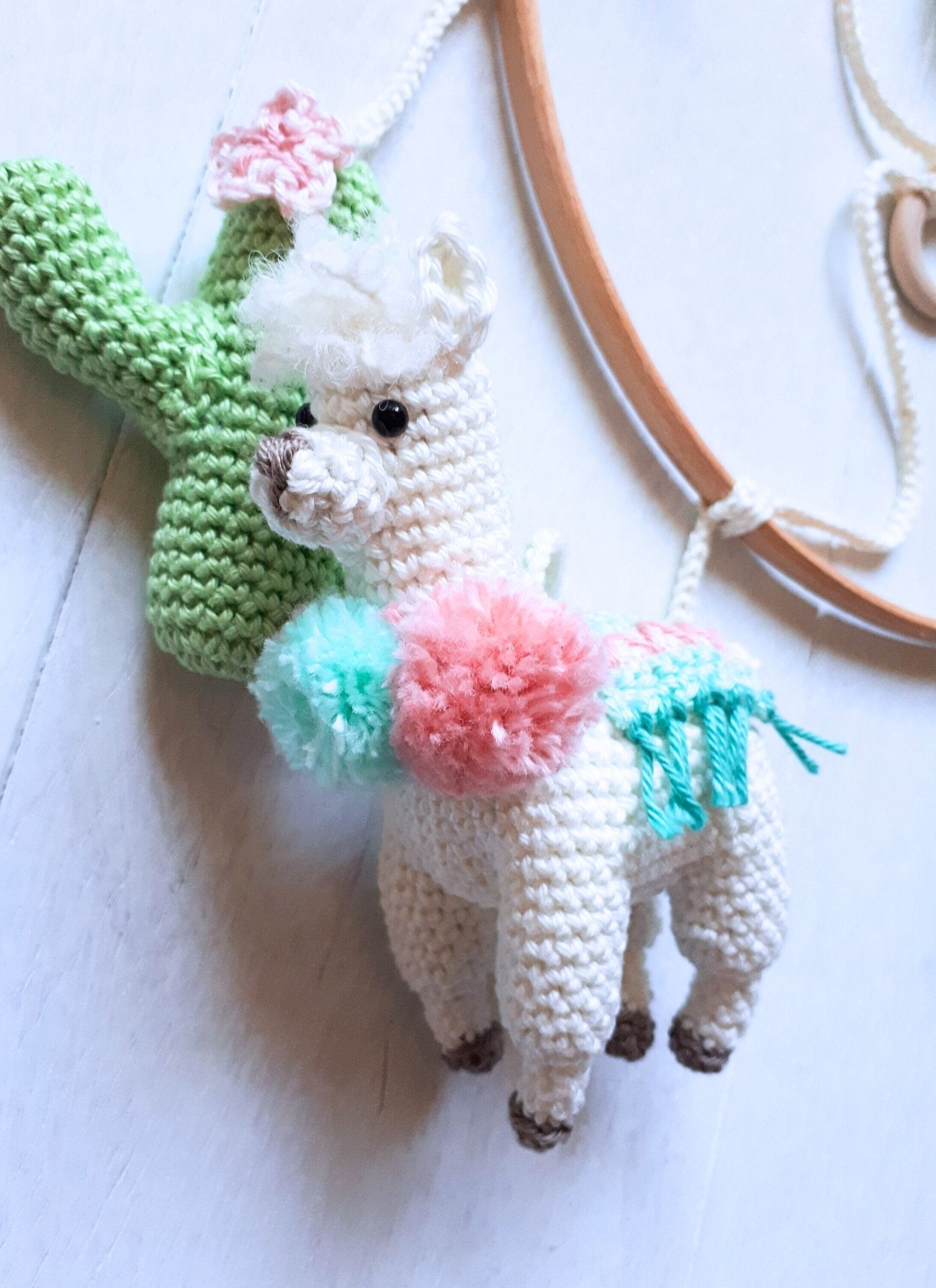 Lemmy the Llama crochet pattern - Crochet on a tree