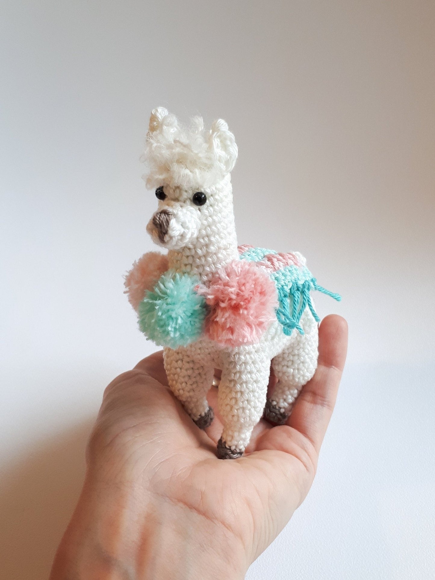 Lemmy the Llama crochet pattern - Crochet on a tree