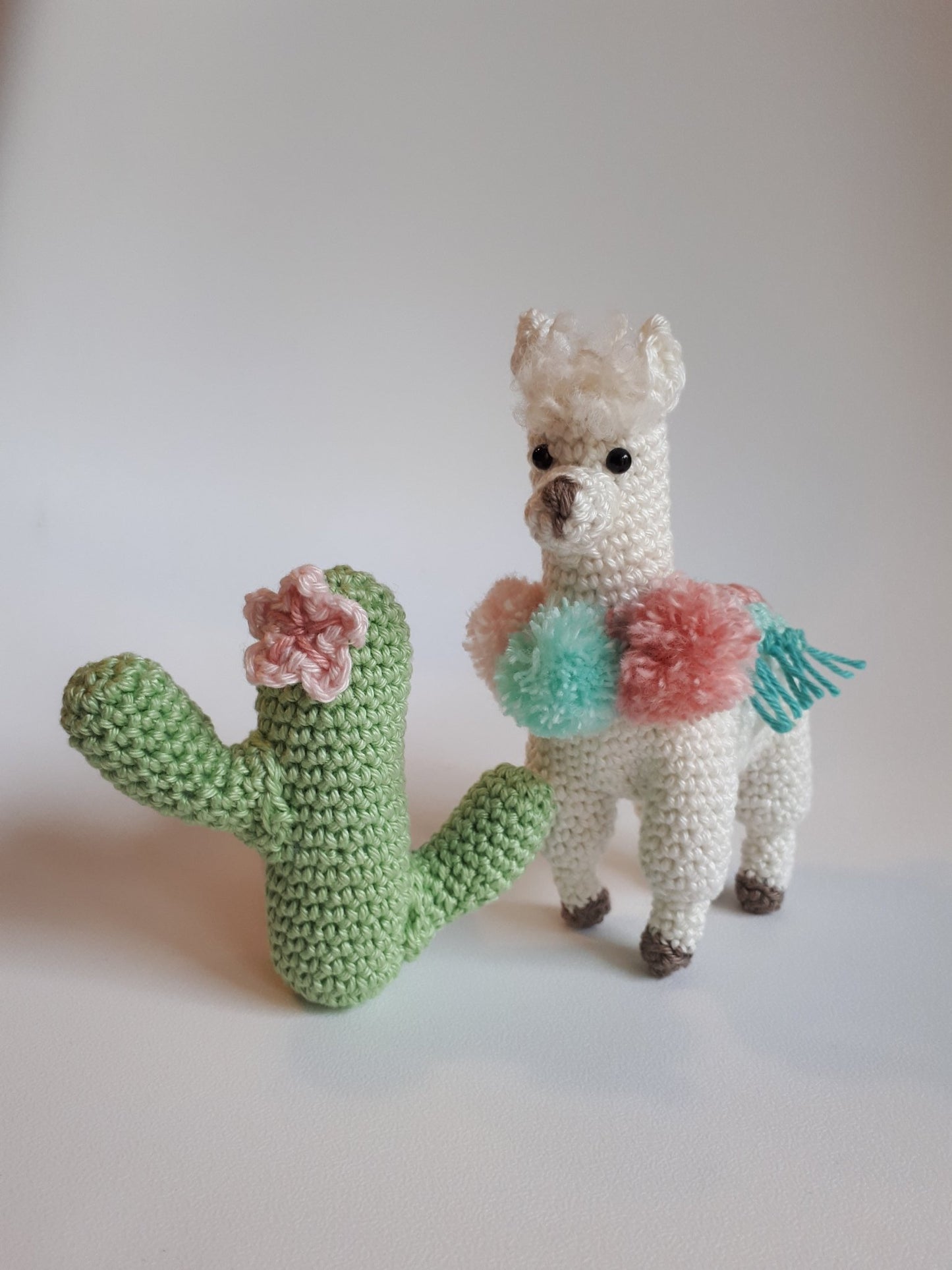 Lemmy the Llama crochet pattern - Crochet on a tree