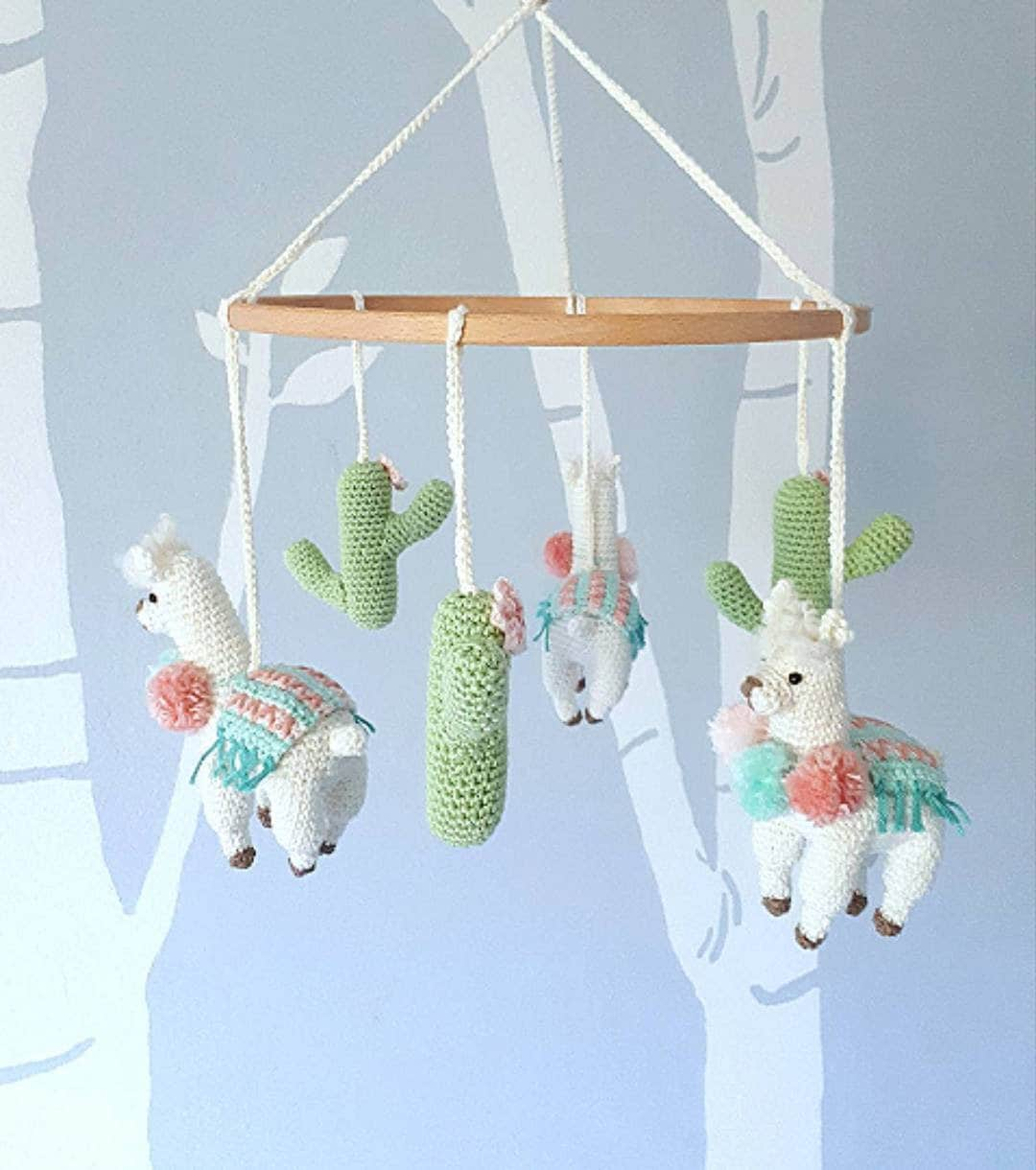 Llama and cactus baby mobile - Crochet on a tree