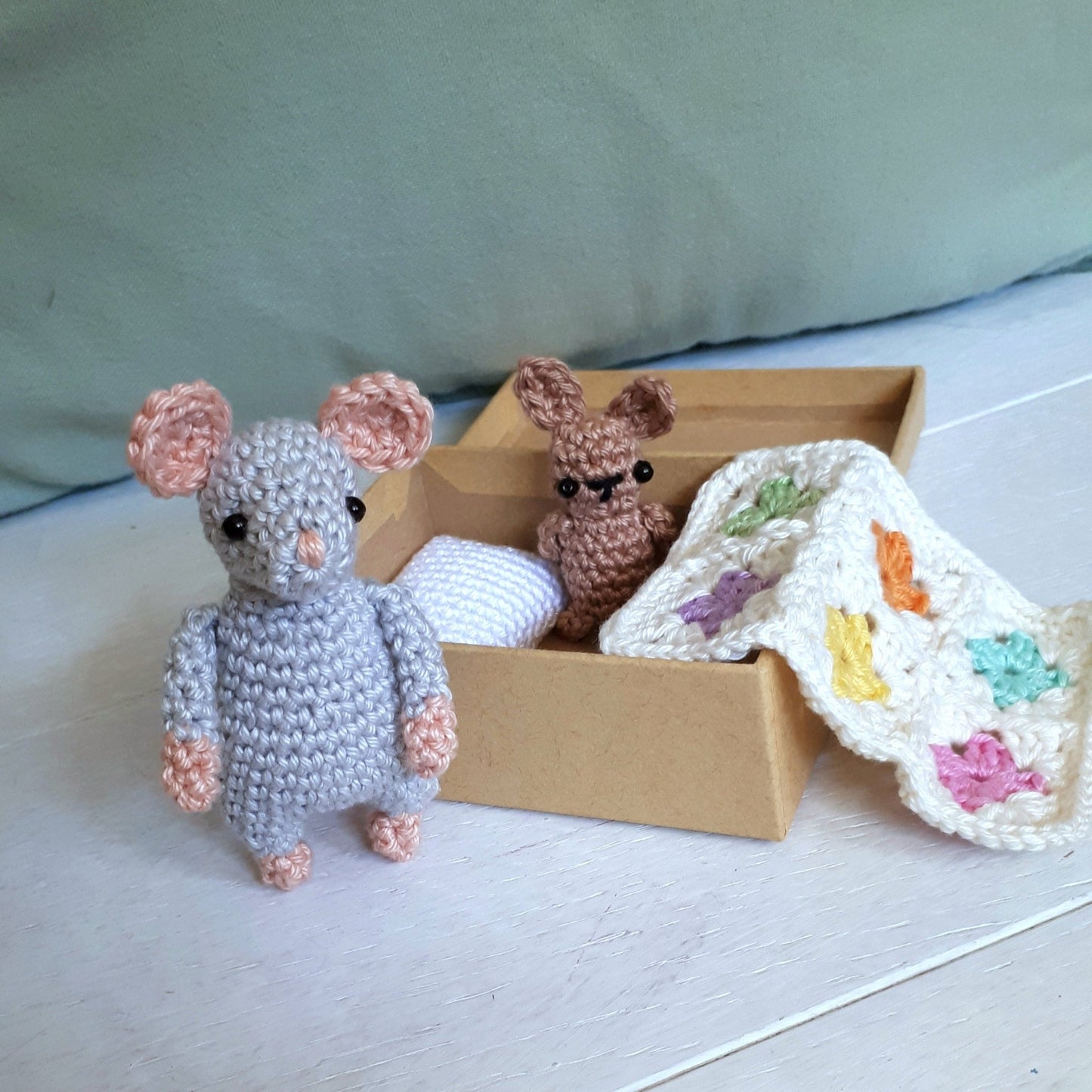 Mouse in a box travel toy crochet pattern - Crochet on a tree