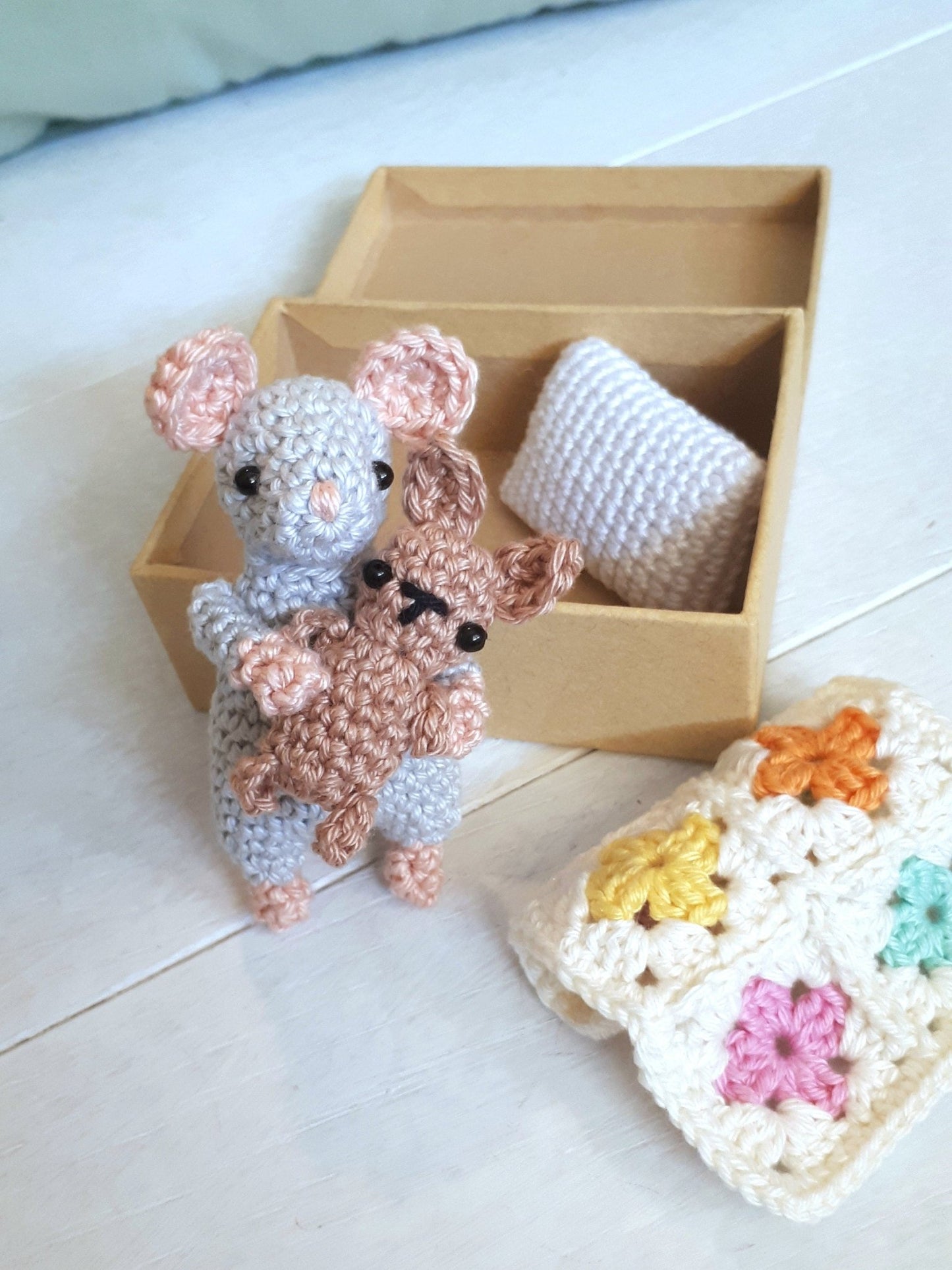 Mouse in a box travel toy crochet pattern - Crochet on a tree