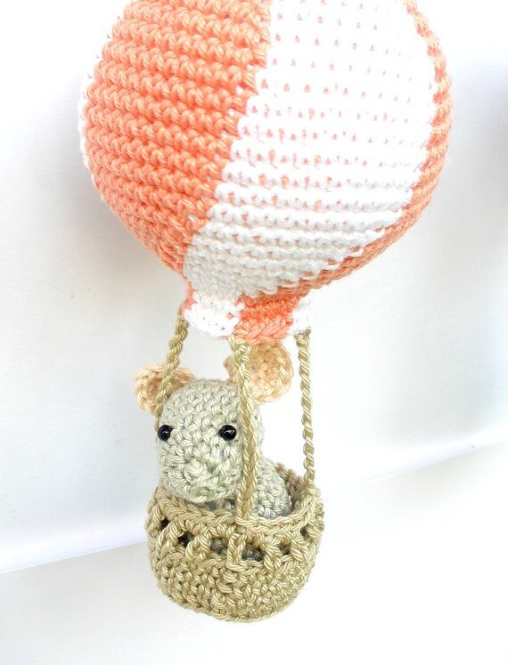 Peach hot air balloons baby mobile - Crochet on a tree