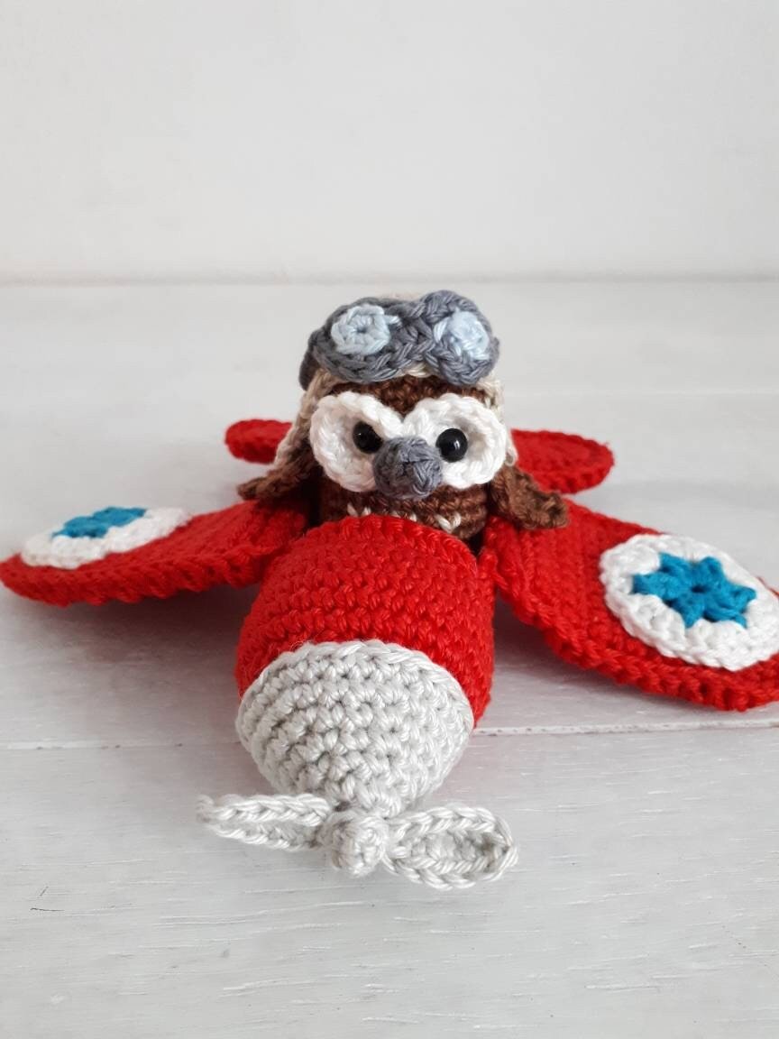 Red airplane with owl stuffed toy - Crochet on a tree