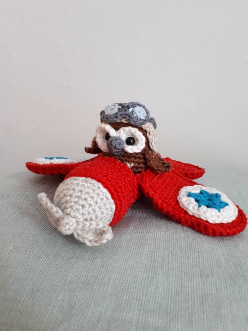 Red airplane with owl stuffed toy - Crochet on a tree