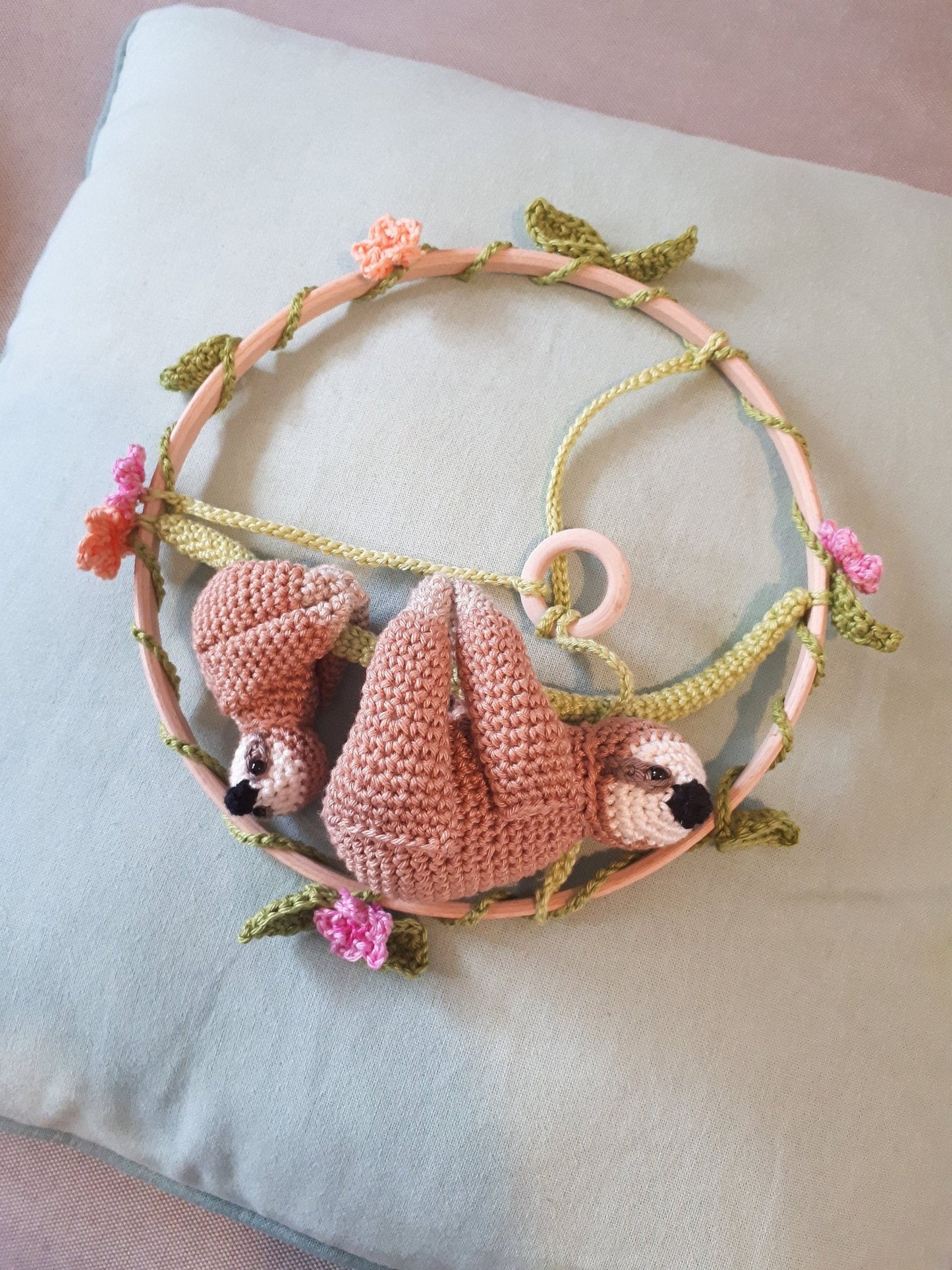 Sloth baby mobile with flowers, floral nursery decor - Crochet on a tree