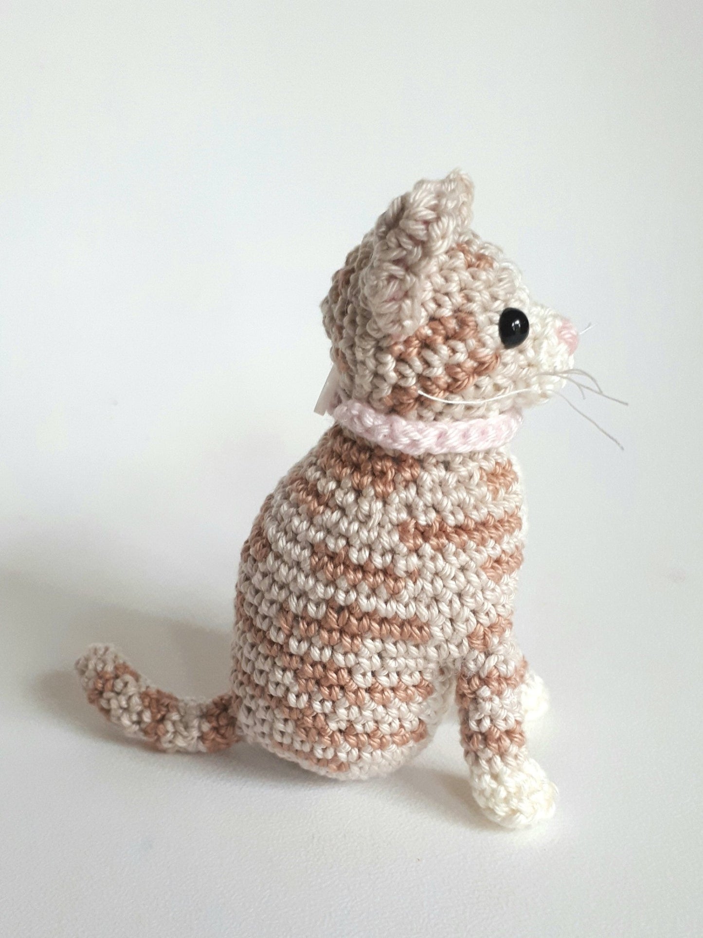 Tabby cat crochet pattern - Crochet on a tree