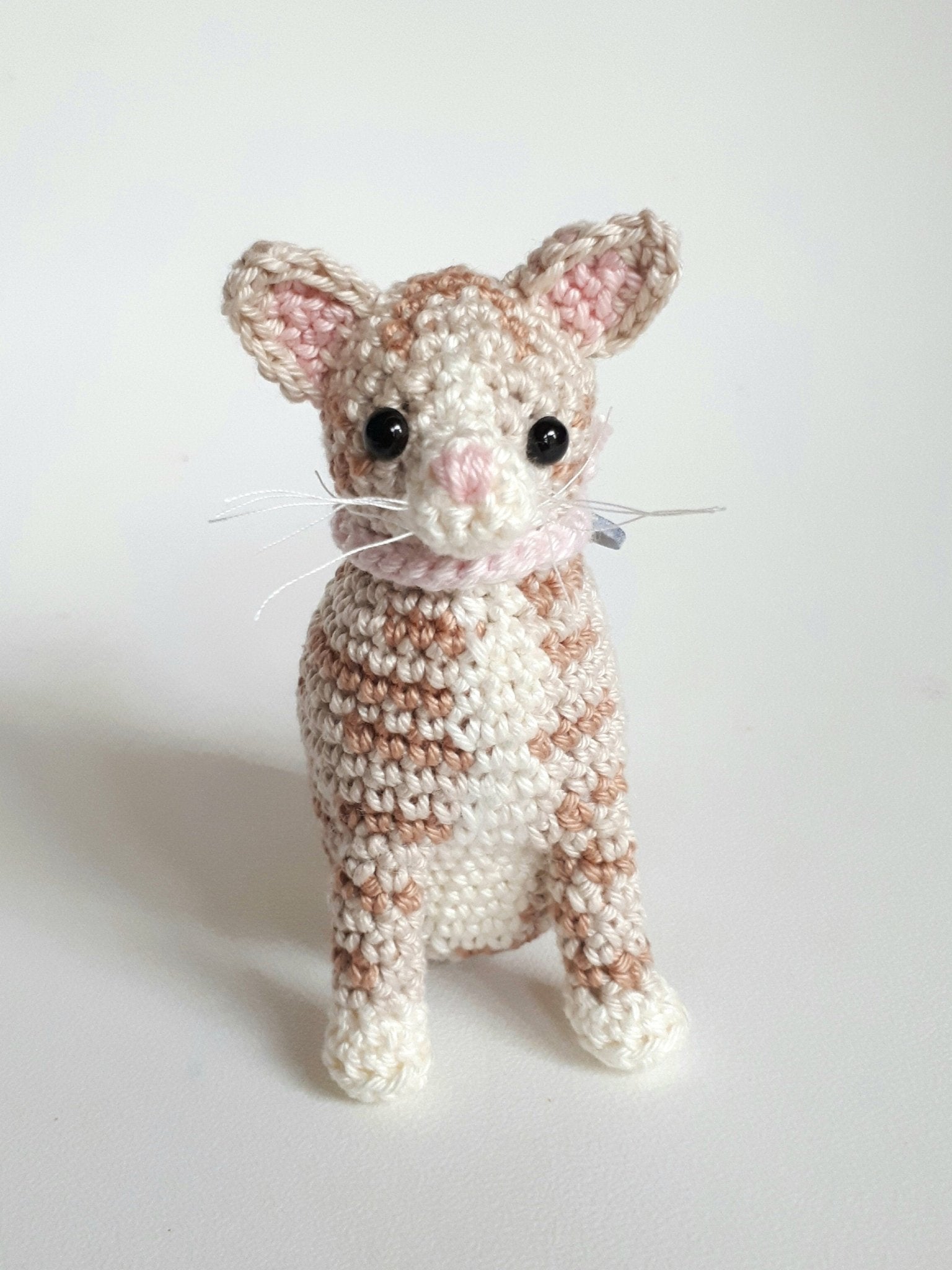 Tabby cat crochet pattern - Crochet on a tree