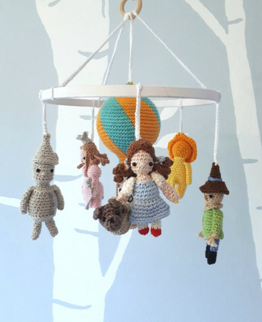 Wizard of Oz baby mobile crochet pattern, nursery mobile tutorial - Crochet on a tree